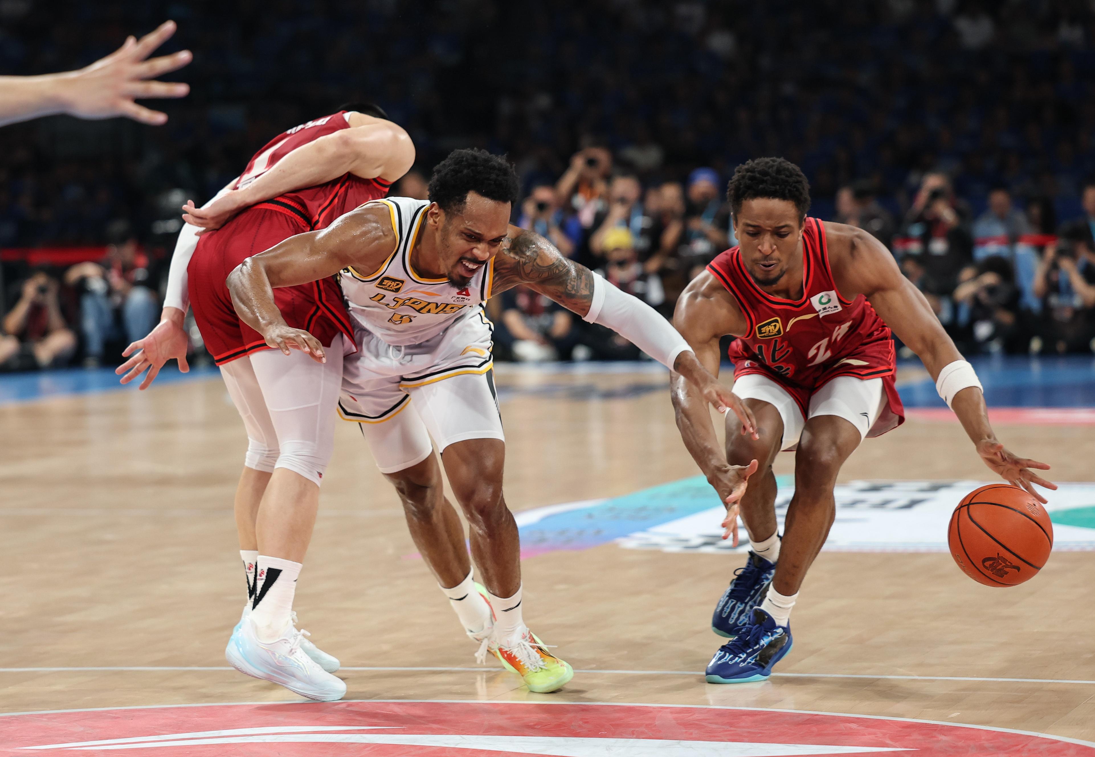 KY Gaming关于今晨突围战来临；多特蒙德围绕NBA总决赛再遭质疑；质疑声仍在；身体对抗强度拉满的信息