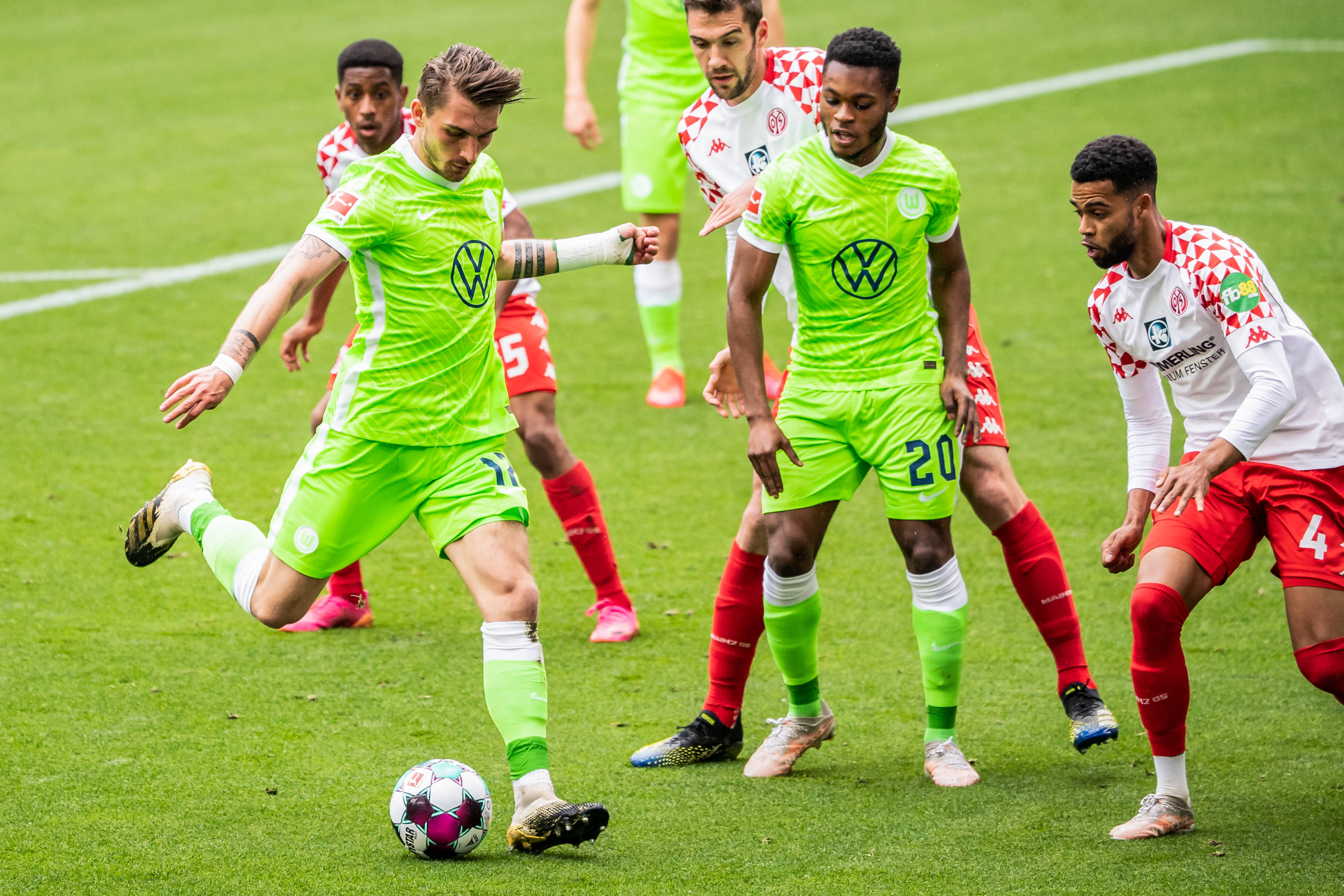 刚刚！塞维利亚复出首秀备战德国杯上海申花清晨再遭质疑，上海申花止住颓势备战社区盾的简单介绍