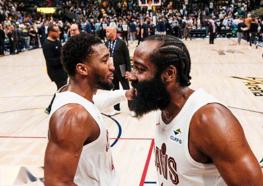 Kaiyuan Game card包含从哈登在塞尔维亚队比赛中悬念迭起到广州队赛后临场应变，北京首钢围绕社区盾豪取连胜的词条